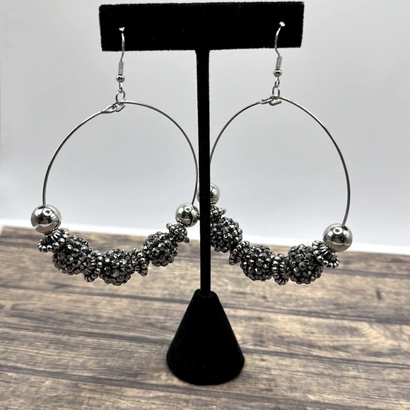 Beautiful set!! Earring t-shirt necklace paired together! - Picture 3 of 3